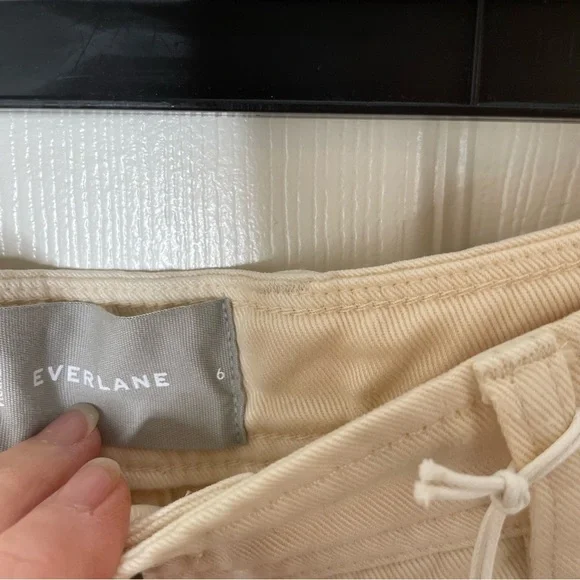 NEW WITH TAGS Everlane The TENCEL‎ Parchment Cream Relaxed Chino in Size 6